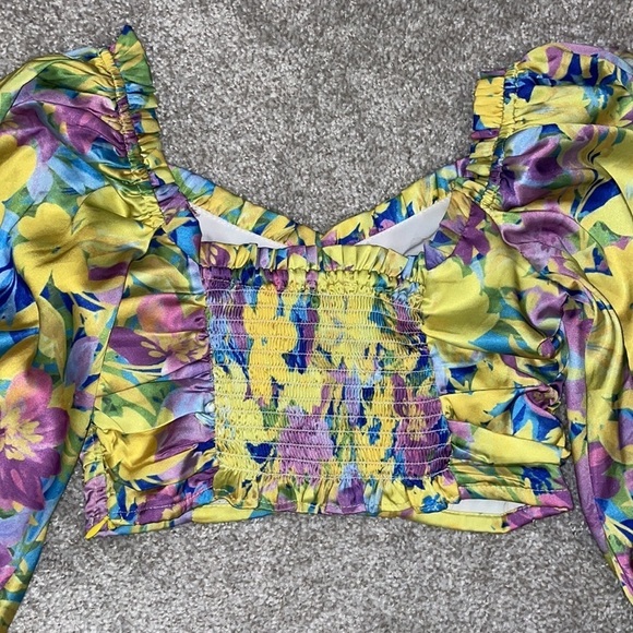 SUNDAY UP tropical Floral crop top with ruffled sleeves and trim in sz small - Picture 7 of 10